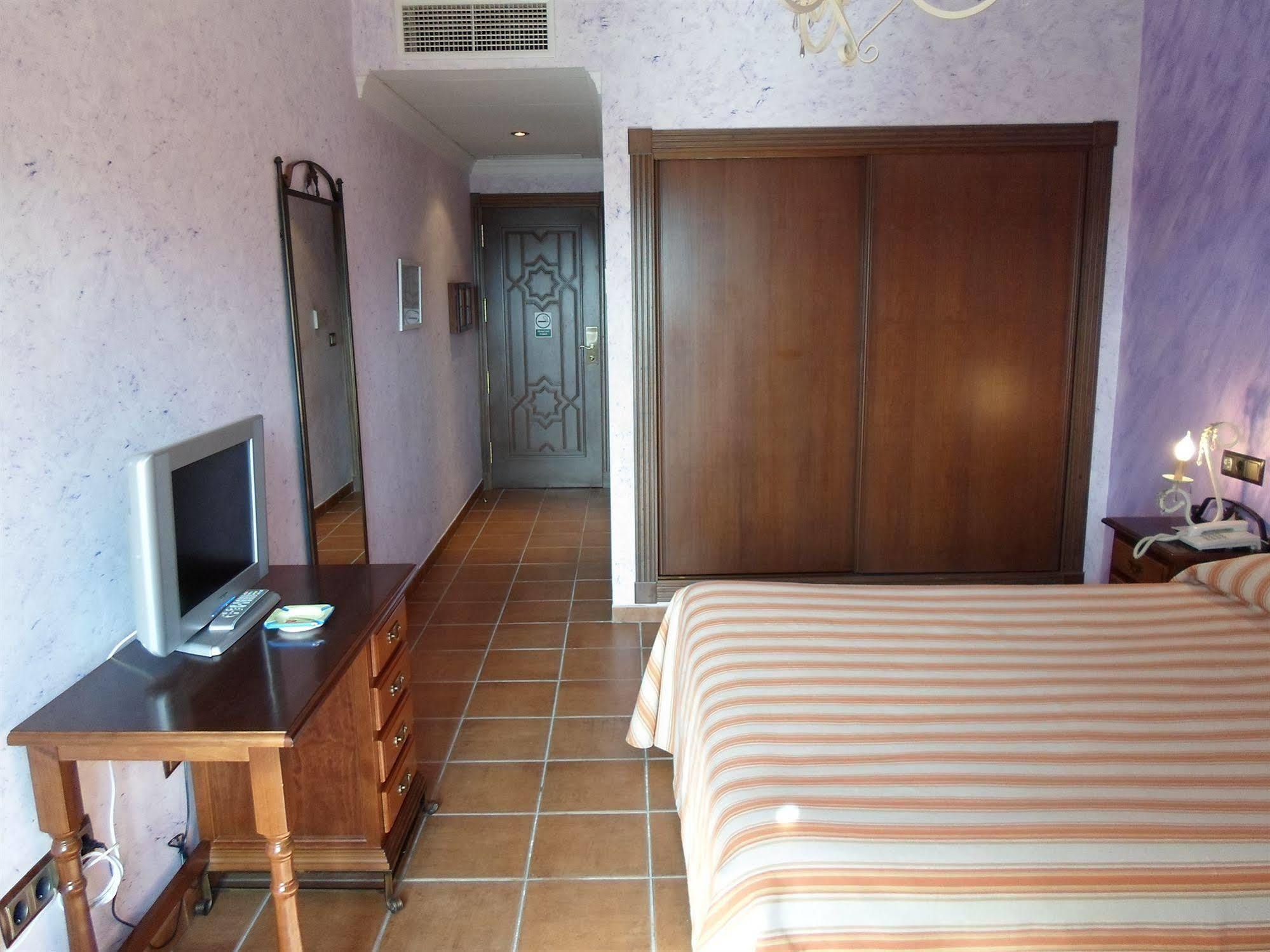 Hotel El Doncel Атарфе Экстерьер фото